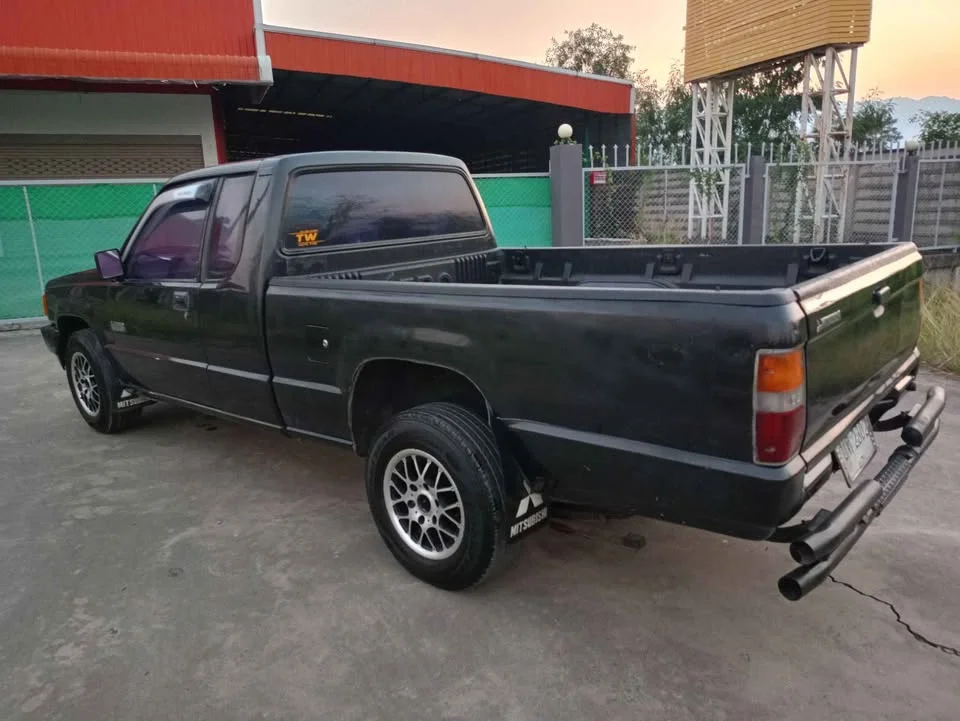 1996 Mitsubishi Triton II 3