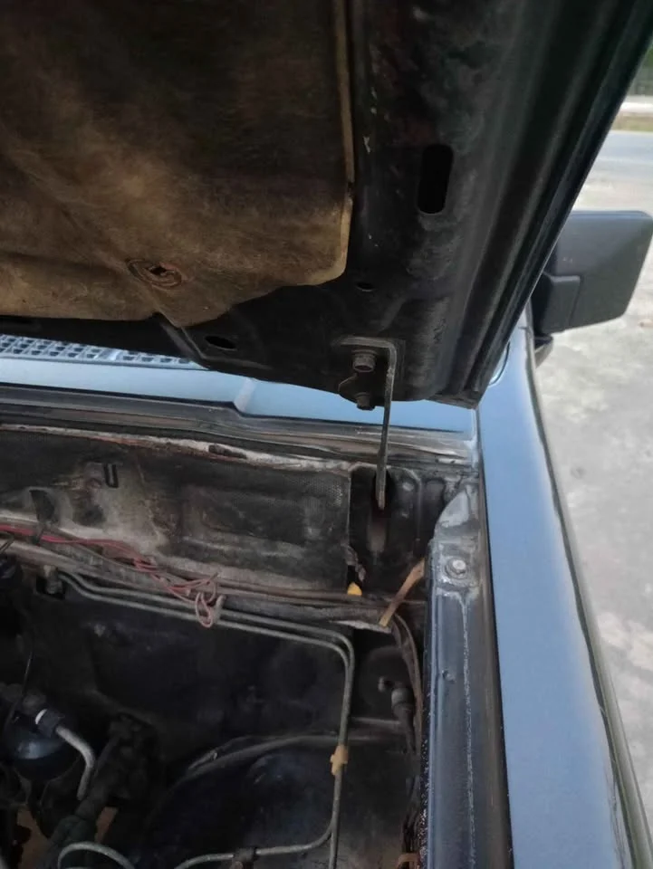 1996 Mitsubishi Triton II 2