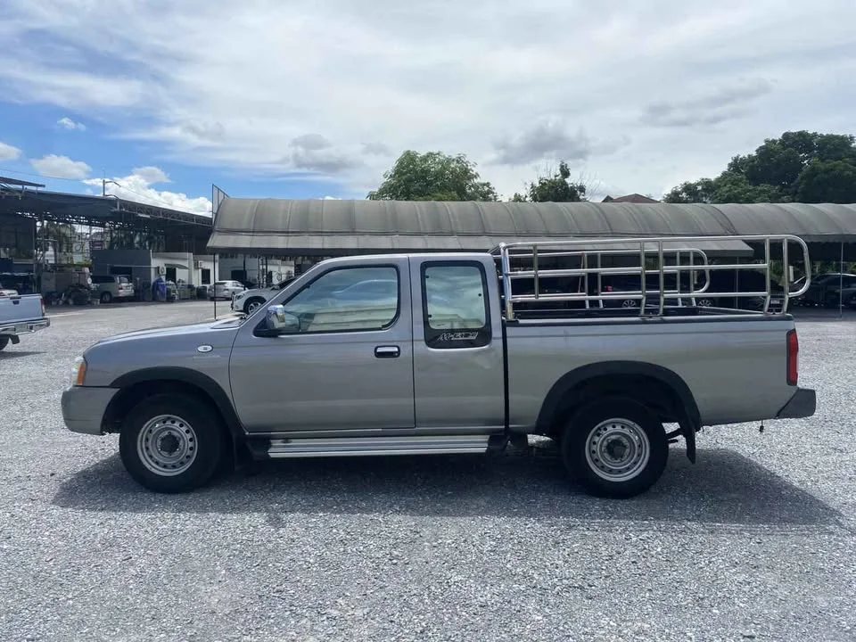 2004 Nissan Frontier I 2