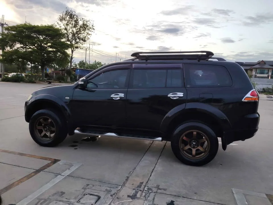 2010 Mitsubishi Pajero Sport II 2