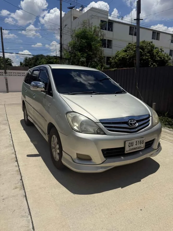 2010 Toyota Innova I 2