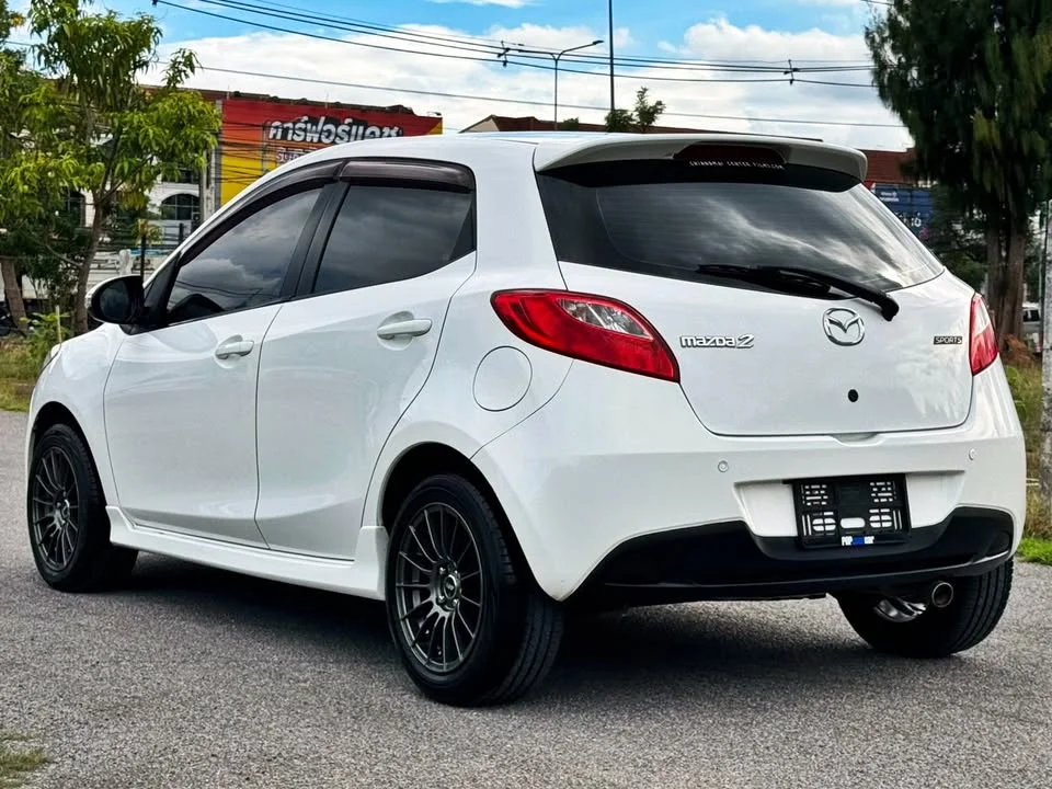 2013 Mazda 2 II 3