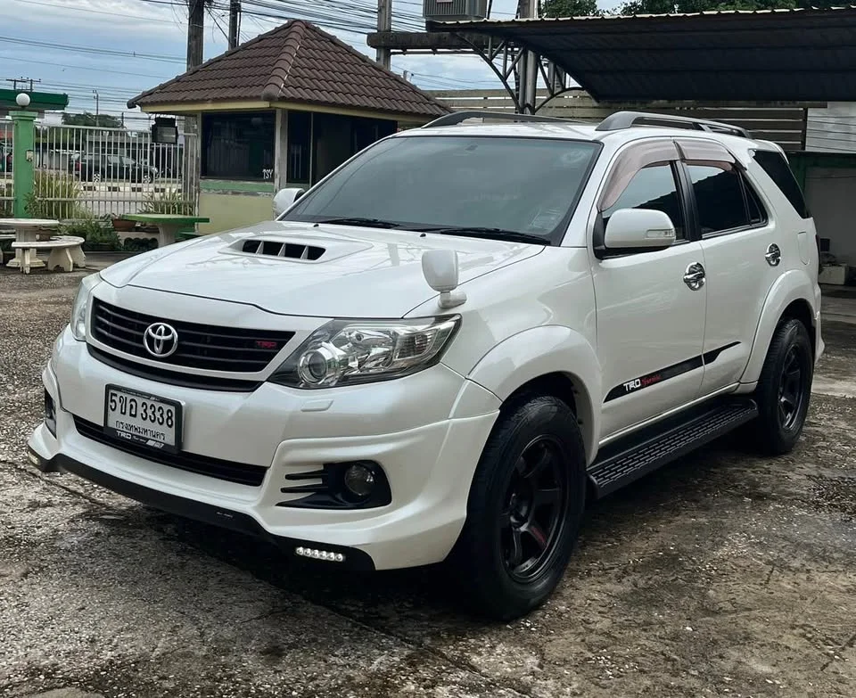 2013 Toyota Fortuner I 3