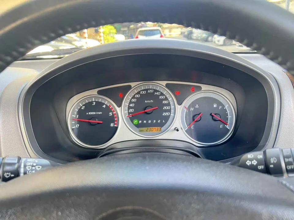 2006 Isuzu MU-7 2