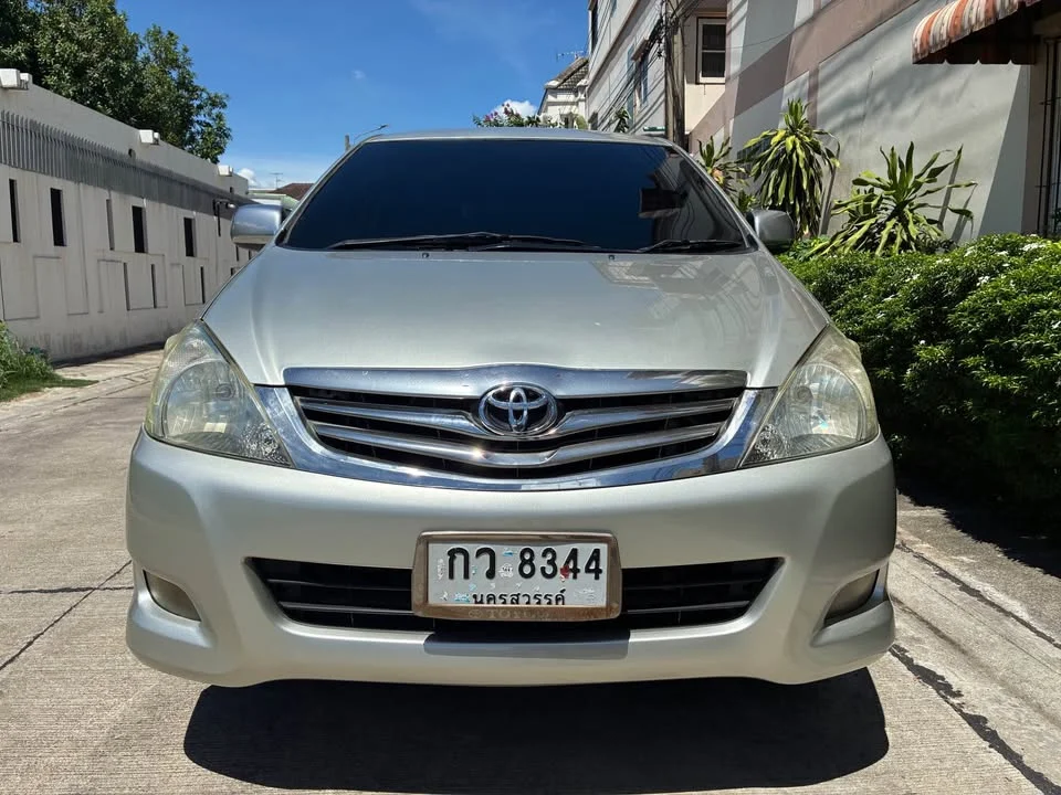 2010 Toyota Innova I 2
