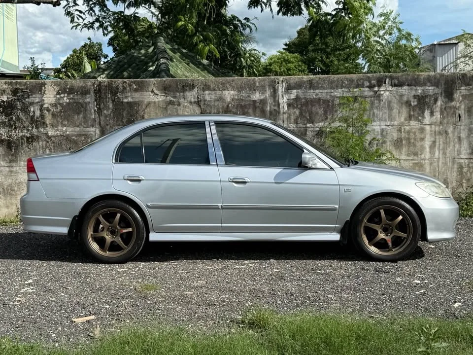 2004 Honda Civic VII 2