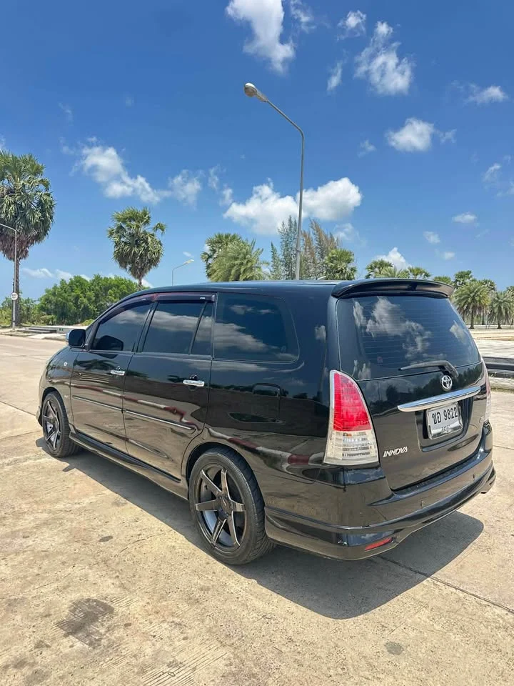 2011 Toyota Innova I 2