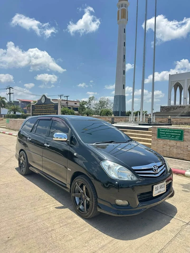 2011 Toyota Innova I 3