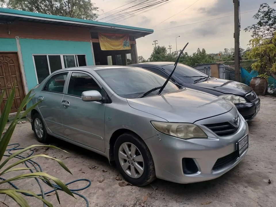 2013 Toyota Corolla Altis X (E140) 3