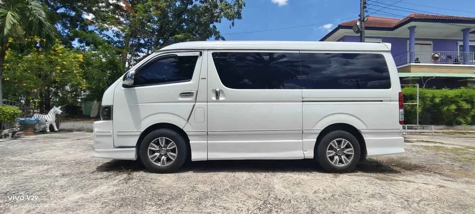 2009 Toyota Commuter V (H200) 2