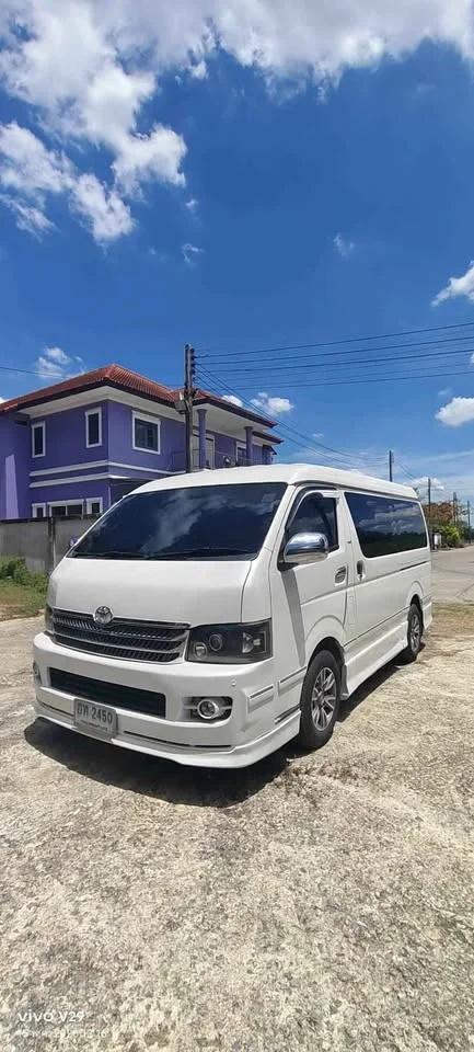 2009 Toyota Commuter V (H200) 3