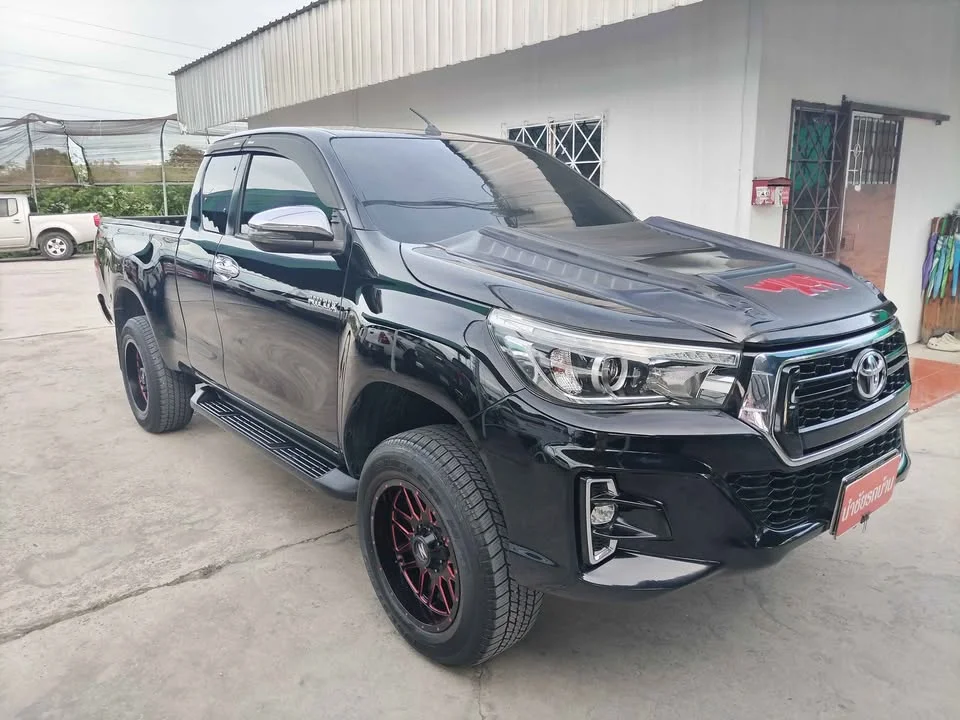 2018 Toyota Hilux VIII 2