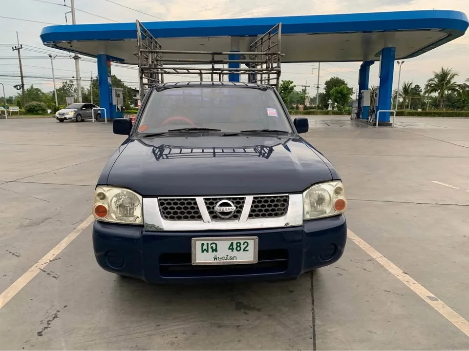 2004 Nissan Frontier I 3