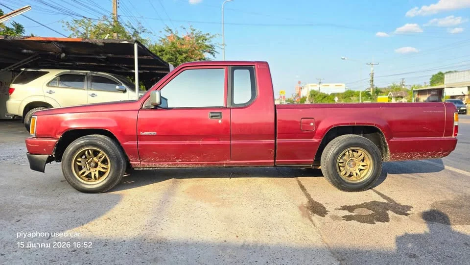 1990 Mitsubishi Triton II 2