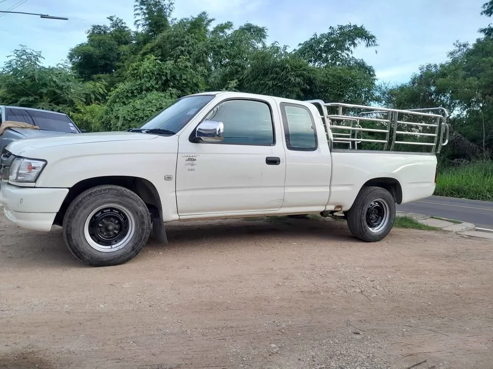 2003 Toyota Hilux Tiger VI 2