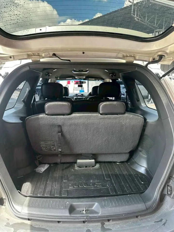 2012 Isuzu MU-7 2