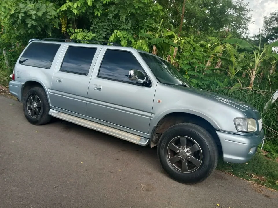 2002 Isuzu TR Grand Adventure I 3