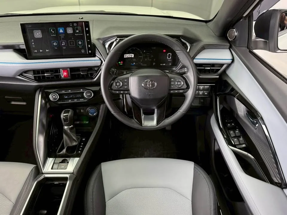 2023 Toyota Yaris Cross AC200 3