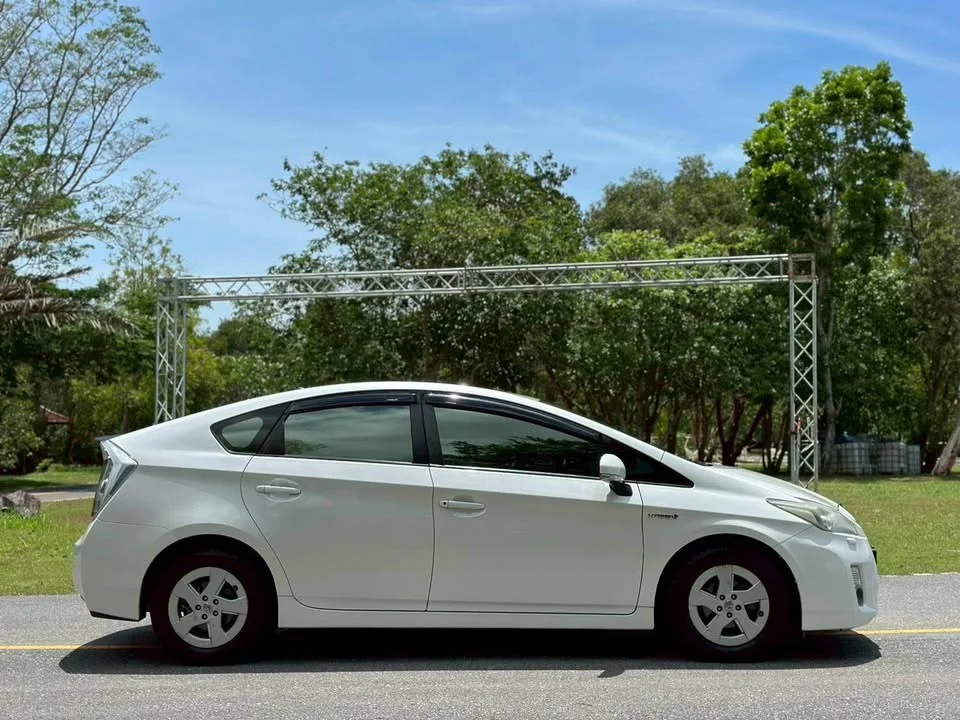 2012 Toyota Prius III 3