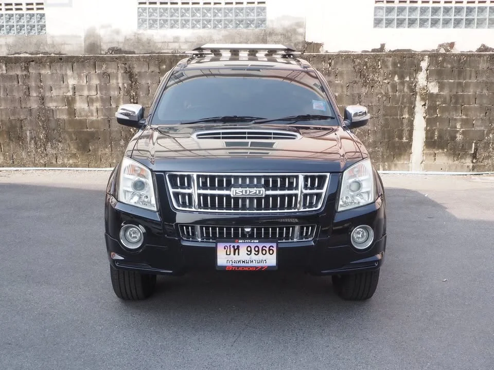 2012 Isuzu MU-7 3