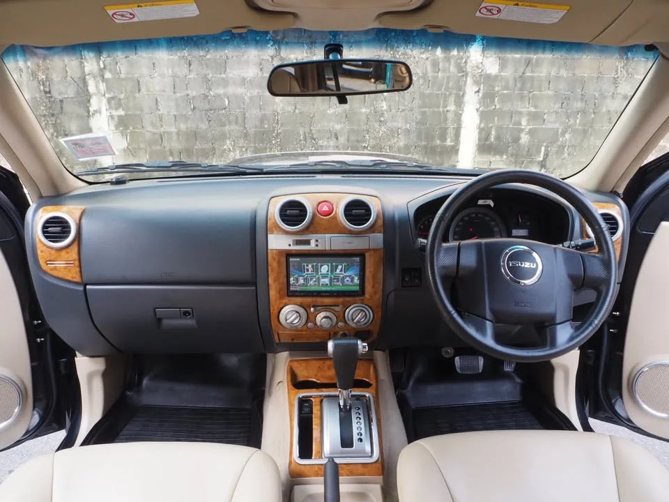2012 Isuzu MU-7 2