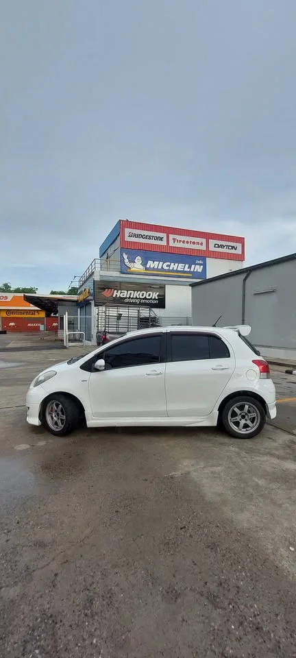 2011 Toyota Yaris II 3