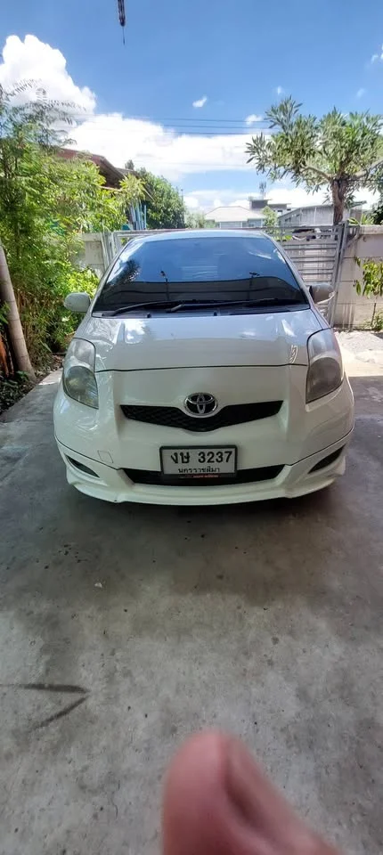 2011 Toyota Yaris II 2