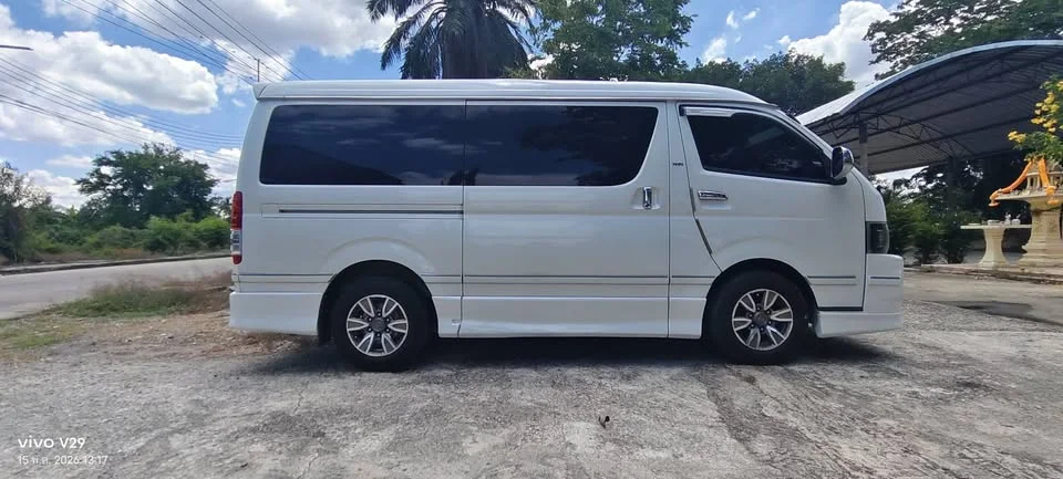2009 Toyota Commuter V (H200) 3