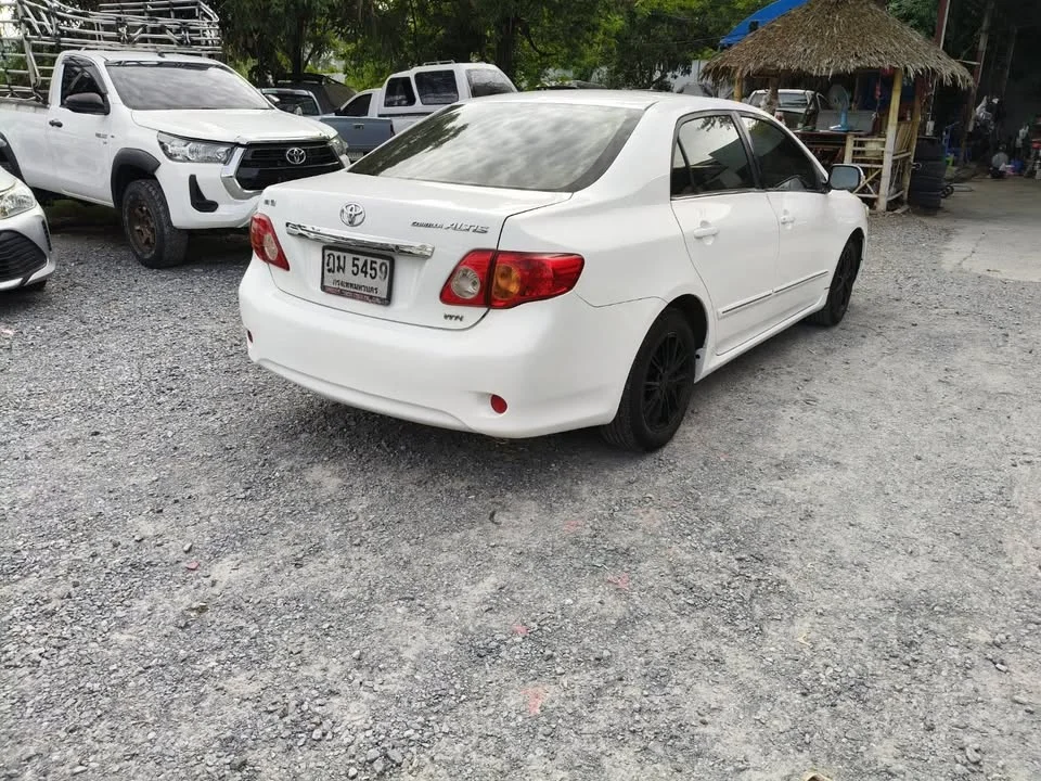 2010 Toyota Corolla Altis X (E140) 3