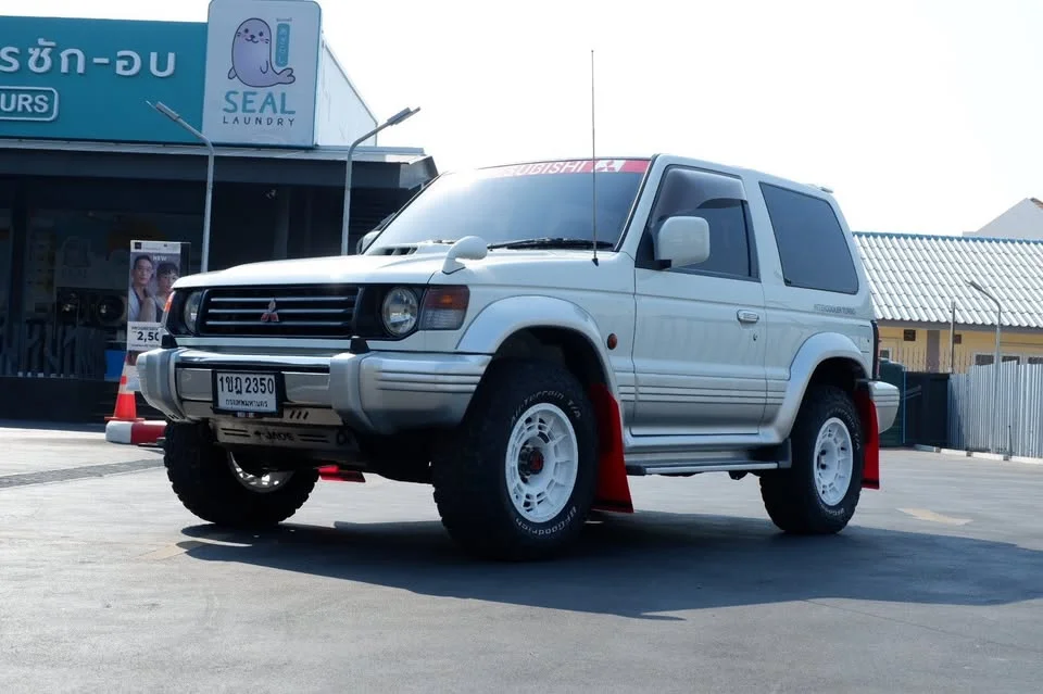 1995 Mitsubishi Pajero II 2