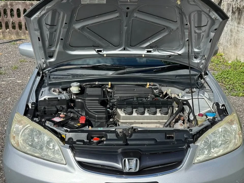 2004 Honda Civic VII 2