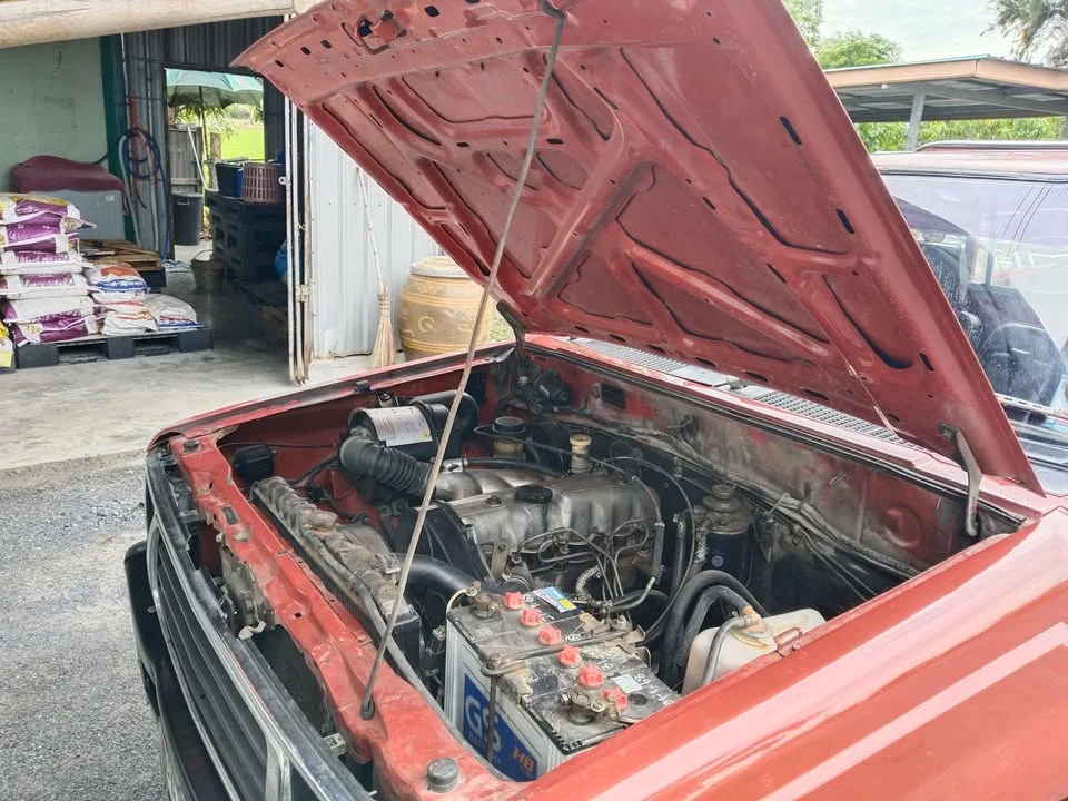 1992 Mitsubishi Triton II 3