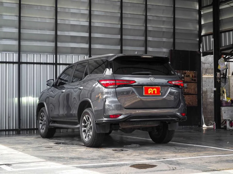 2023 Toyota Fortuner II 2