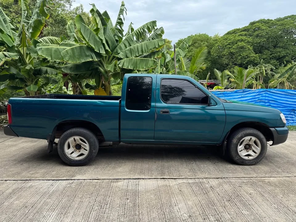 1998 Nissan Frontier I 3