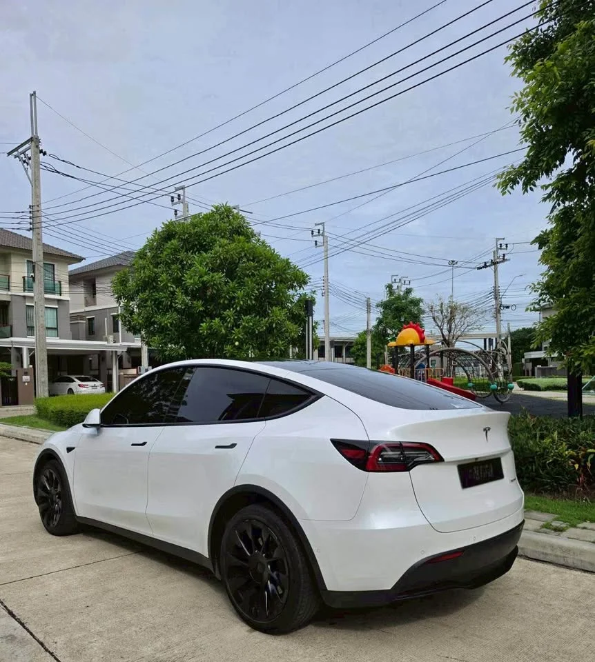2023 Tesla Model Y 2