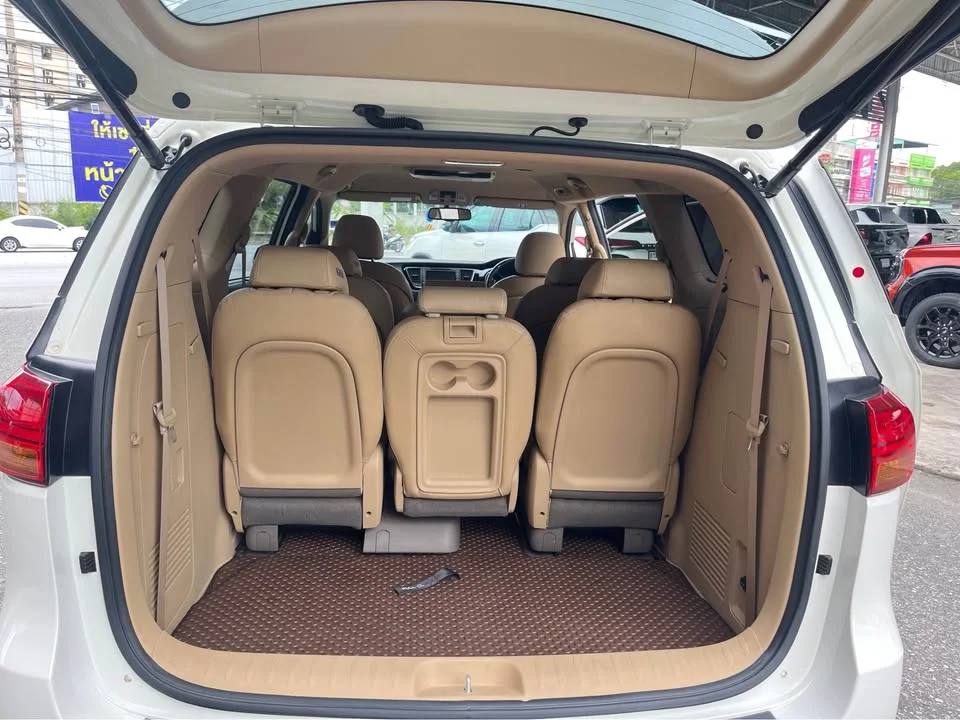 2015 Kia Carnival III 3