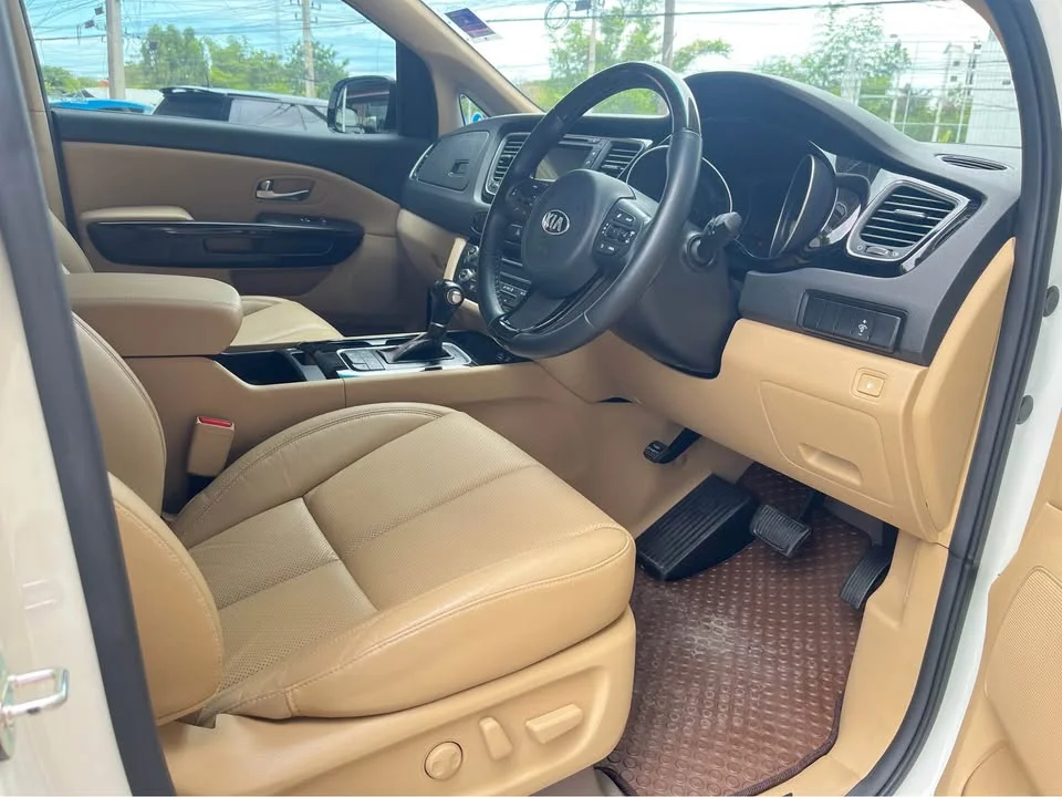 2015 Kia Carnival III 2