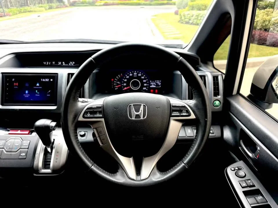 2013 Honda Stepwgn IV 3