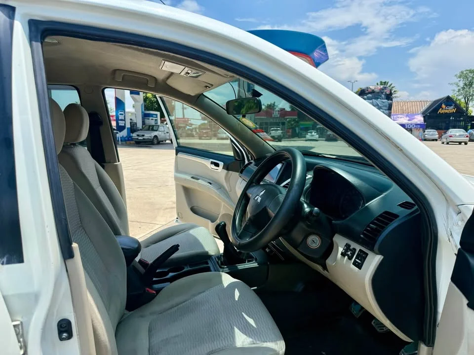 2013 Mitsubishi Pajero Sport II 2
