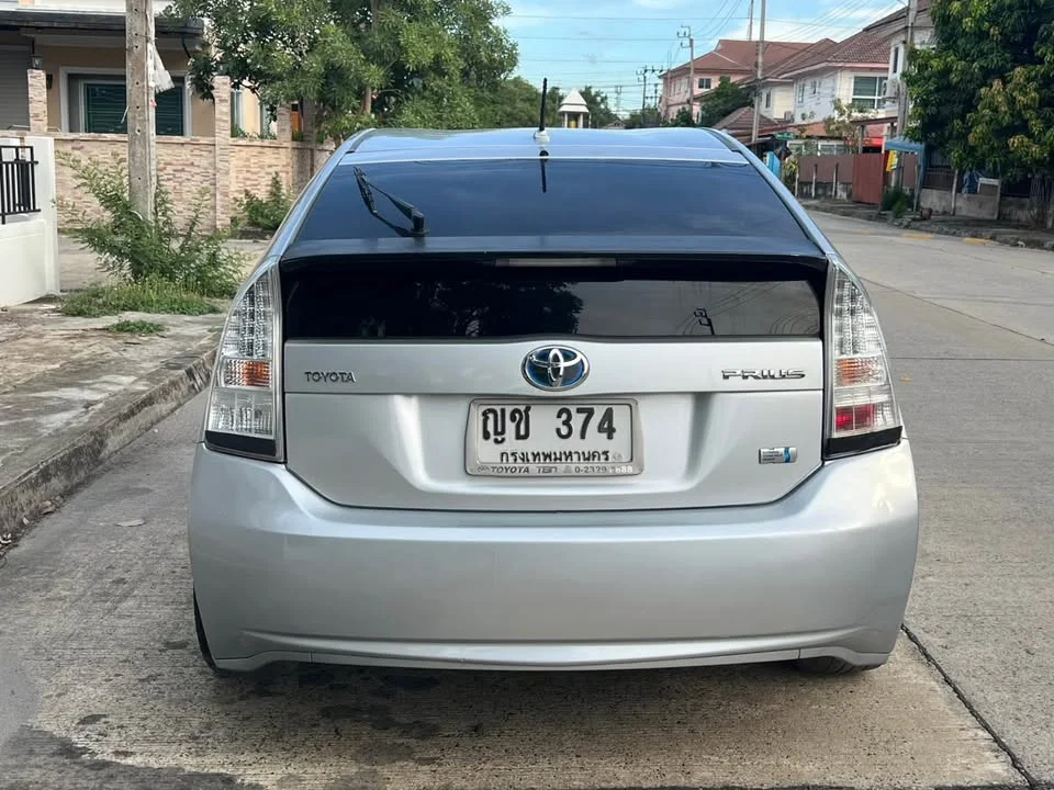 2011 Toyota Prius III 3