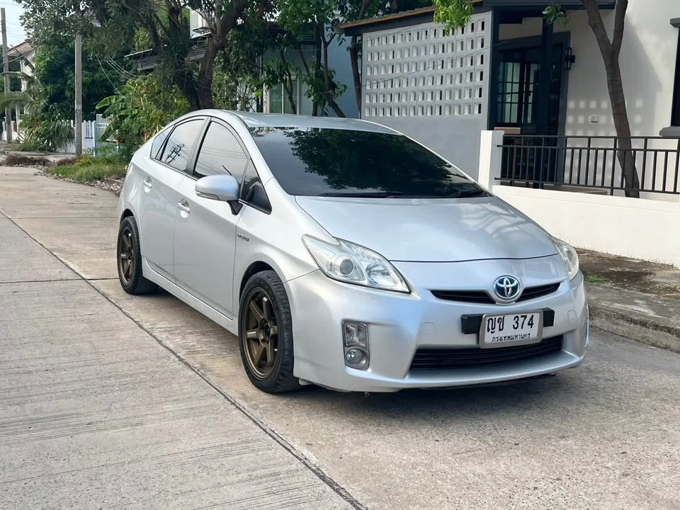 2011 Toyota Prius III 2