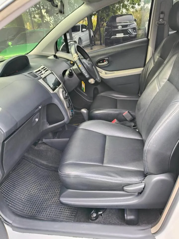 2012 Toyota Yaris II 2