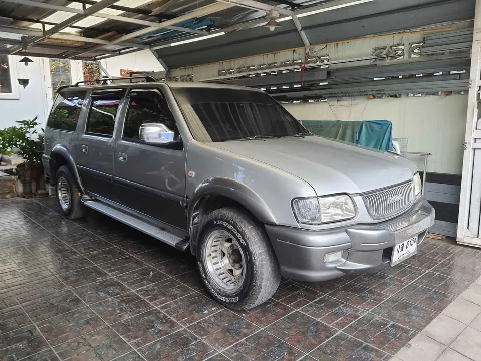 2002 Isuzu TR Grand Adventure I 3