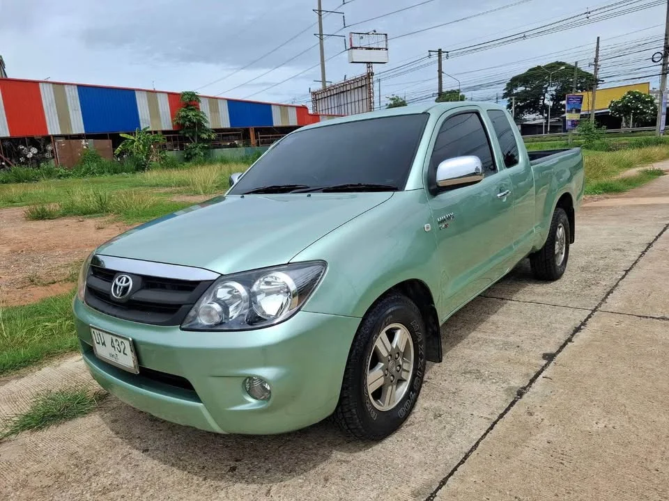 2004 Toyota Fortuner I 3