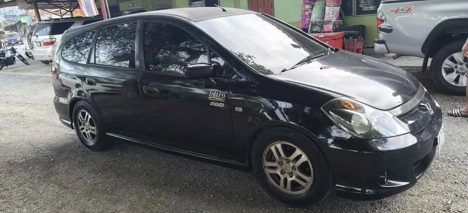 2005 Honda Stream I 3