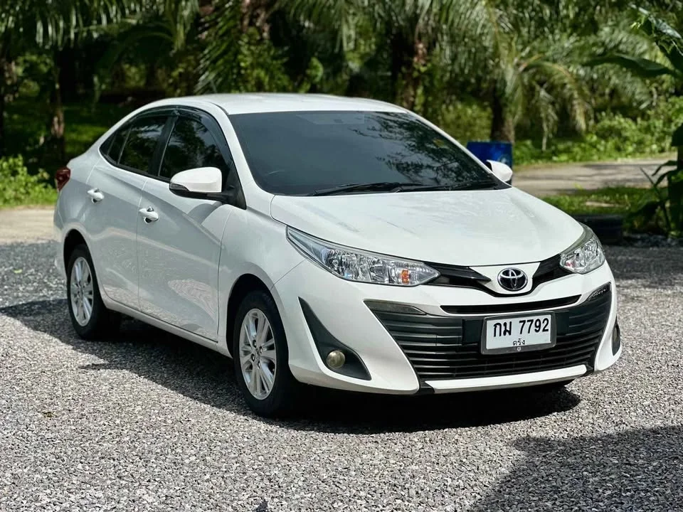 2017 Toyota Yaris ATIV III 2