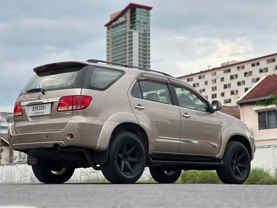 2005 Toyota Fortuner I 3