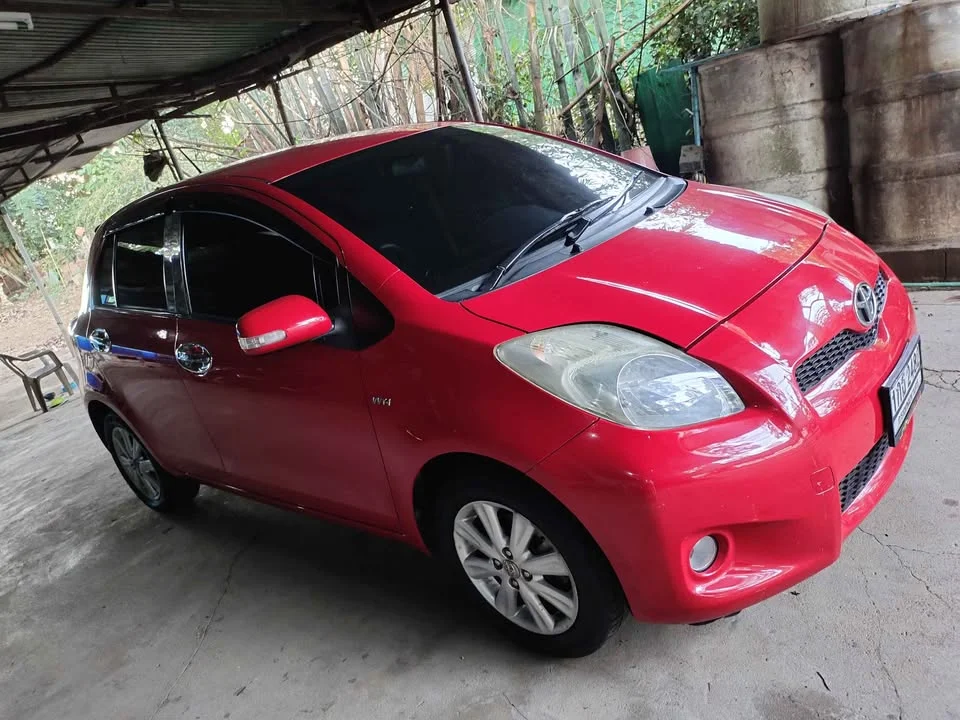 2012 Toyota Yaris II 2