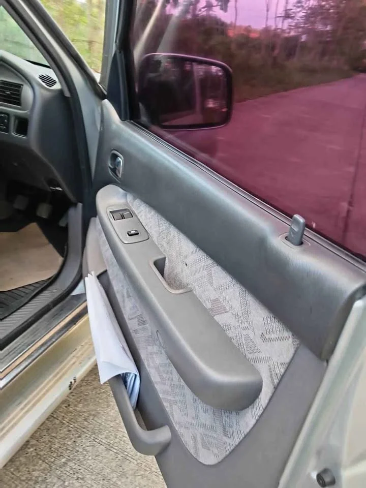 2003 Mazda 2500 Fighter V 3
