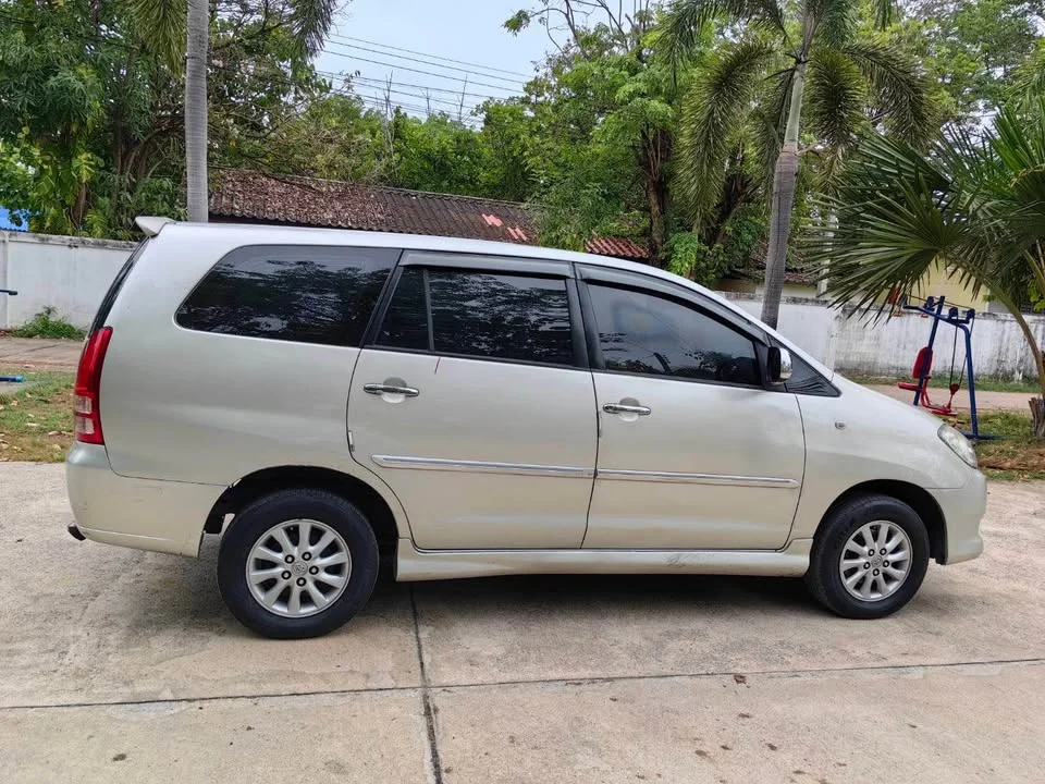 2009 Toyota Innova I 2